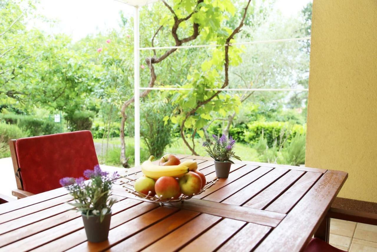 Authentic Apartment On The Seaside Omisalj Bagian luar foto